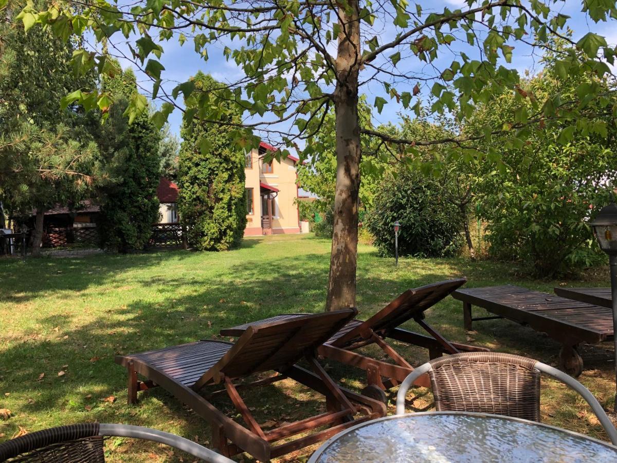 Argeselu Garden Villa - Entire Floor Apartment, Exclusive Garden Access Maracineni Esterno foto