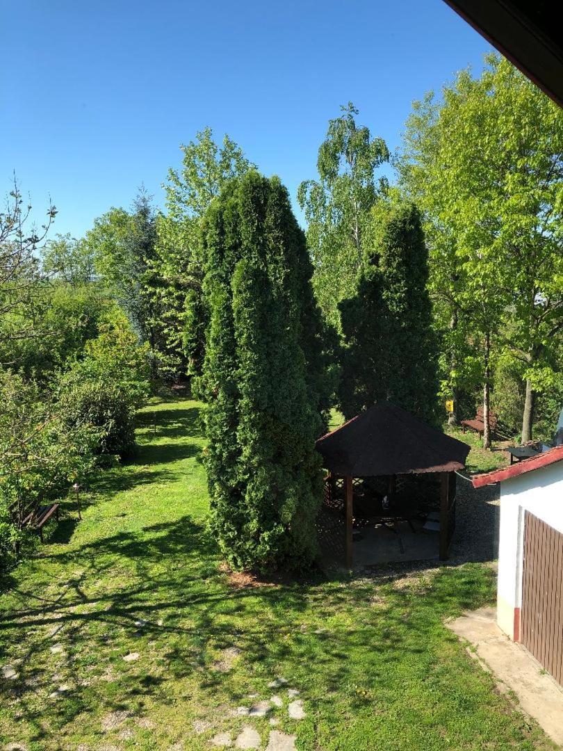 Argeselu Garden Villa - Entire Floor Apartment, Exclusive Garden Access Maracineni Esterno foto